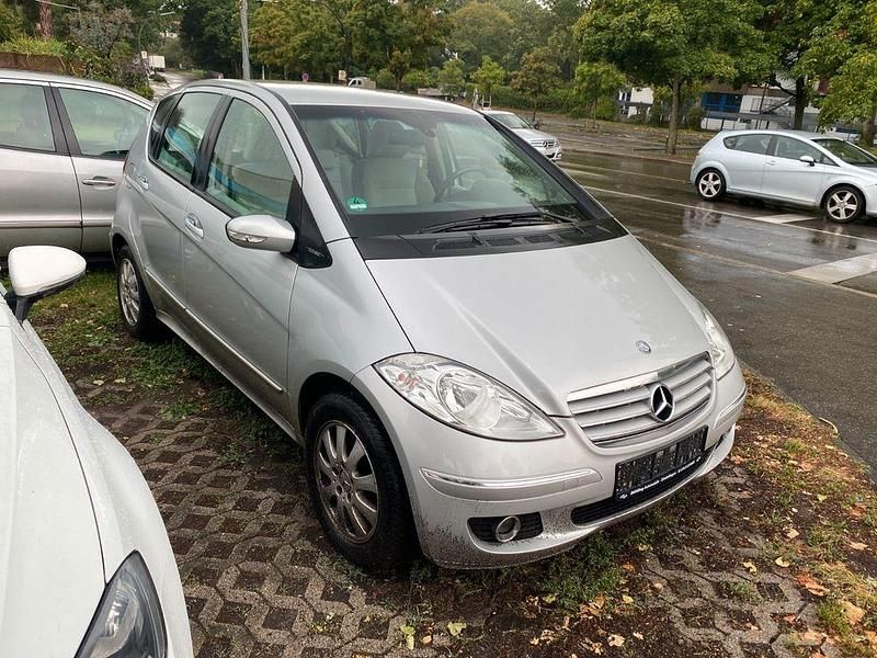 Silber Gebraucht 2005 Mercedes A150 Elegance Limousine | 2.900 € (Fairer Preis) - Bild 1/4
