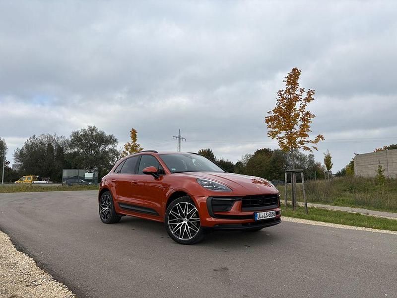 Orange Gebraucht 2022 Porsche Macan Sport SUV | 59.900 € (Fairer Preis) - Bild 1/4