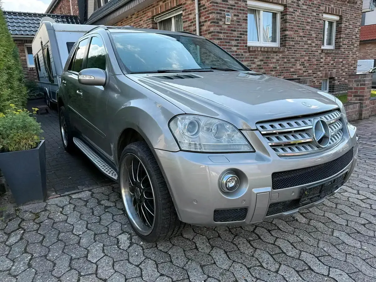 Gebraucht Mercedes ML320 224 PS (164 kW) 2007 Gold SUV