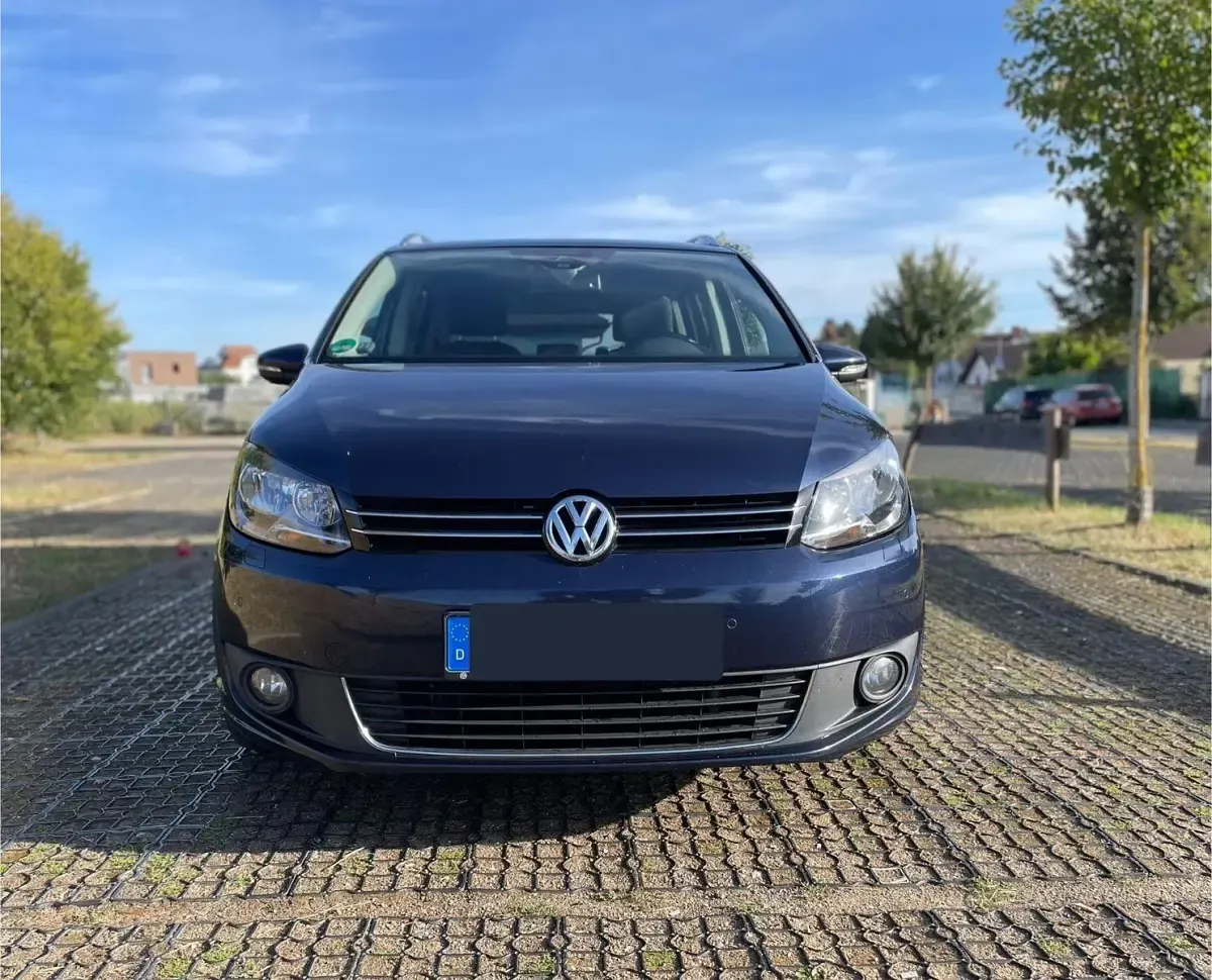 Gebraucht VW Touran Cup 140 PS (102 kW) 2014 Blau Van / Kleinbus
