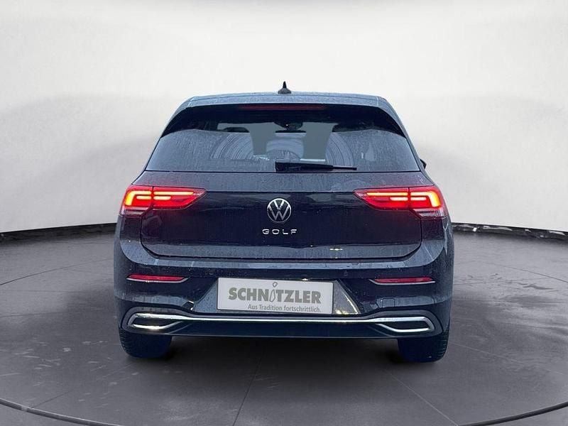 Gebraucht VW Golf VII Life 150 PS (110 kW) 2021 Schwarz Kleinwagen