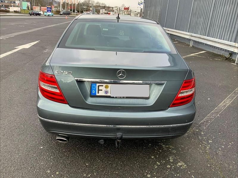 Gebraucht Mercedes C250 204 PS (150 kW) 2011 Limousine