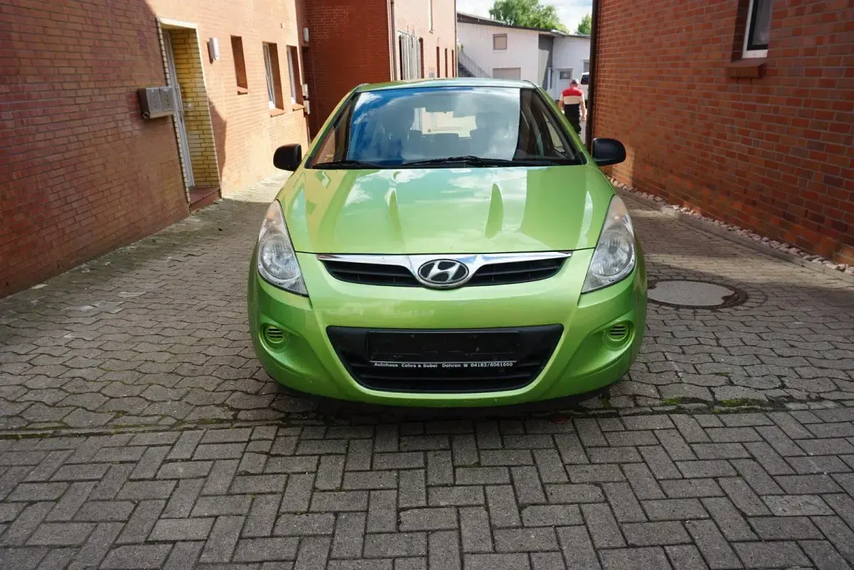 Gebraucht Hyundai i20 55 PS (40 kW) 2011 Grün Kleinwagen