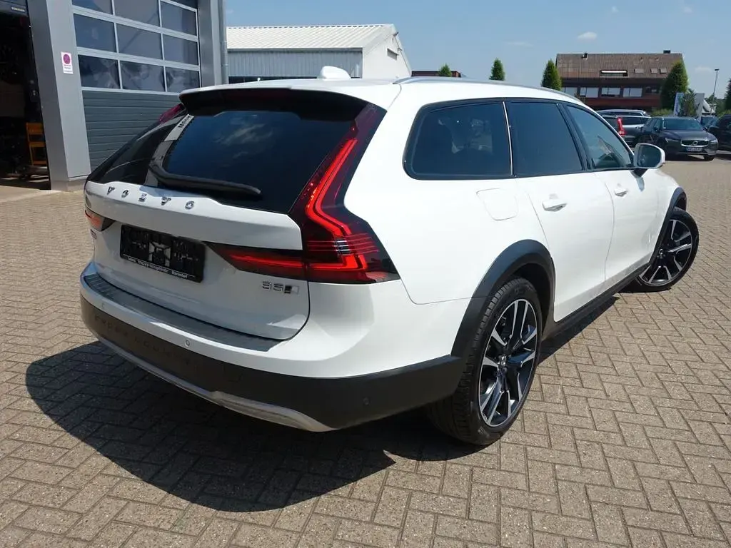 Gebraucht Volvo V90 CC Ultimate 250 PS (183 kW) 2023 Weiß Kombi