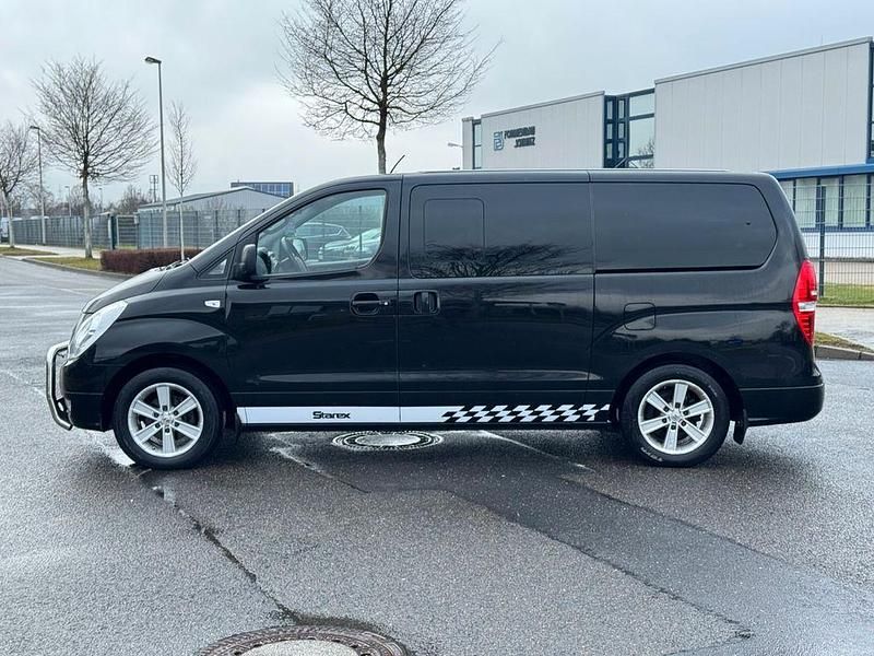 Gebraucht Hyundai H-1 170 PS (125 kW) 2011 Schwarz Van / Kleinbus
