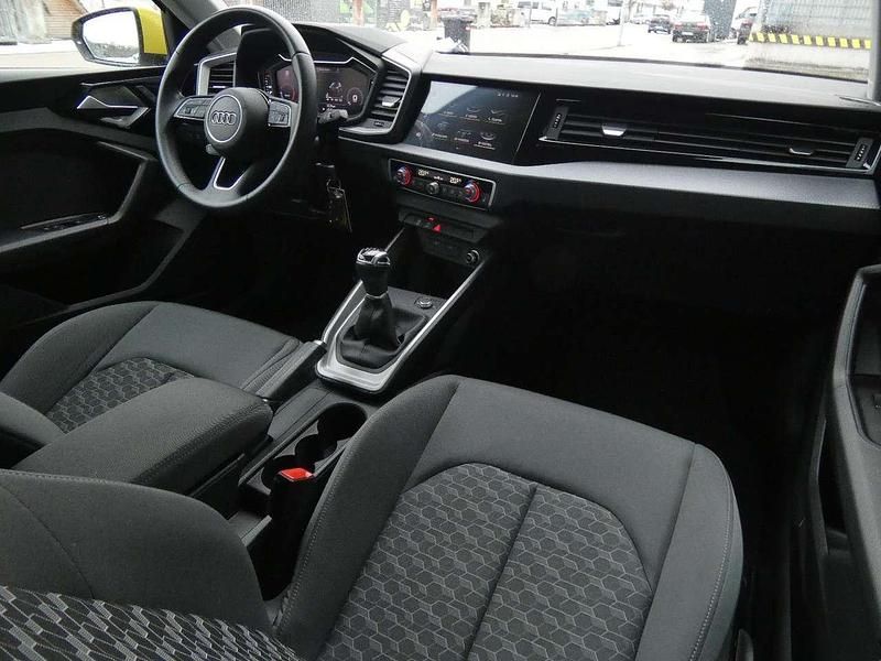 Second-hand Audi A1 Advanced Plus 110 CP (80 kW) 2022 Galben SUV