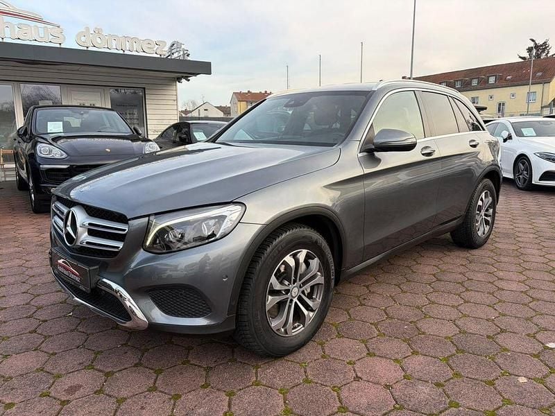 Grau Gebraucht 2016 Mercedes GLC250 SUV | 24.900 € (Guter Preis) - Bild 1/4
