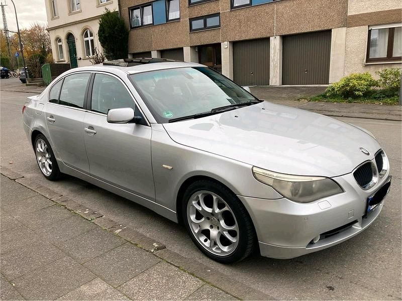 Silber Gebraucht 2004 BMW 530 Limousine | 2.650 € (Superpreis) - Bild 1/4
