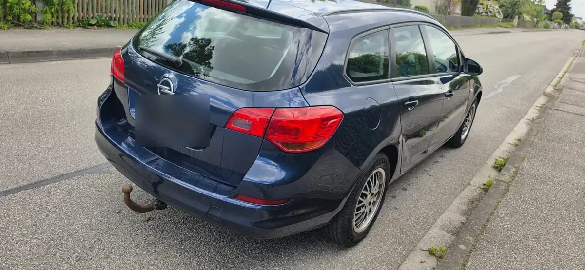 Usata Opel Astra 100 CV (73 kW) 2011 Andere farben Station wagon