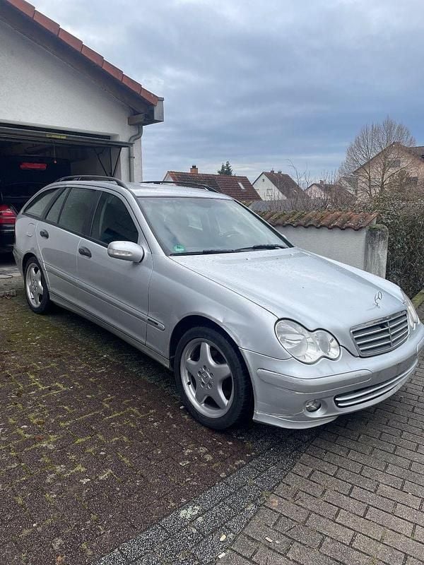 Grau Gebraucht 2005 Mercedes C200 Classic Kombi | 1.800 € (Guter Preis) - Bild 1/4