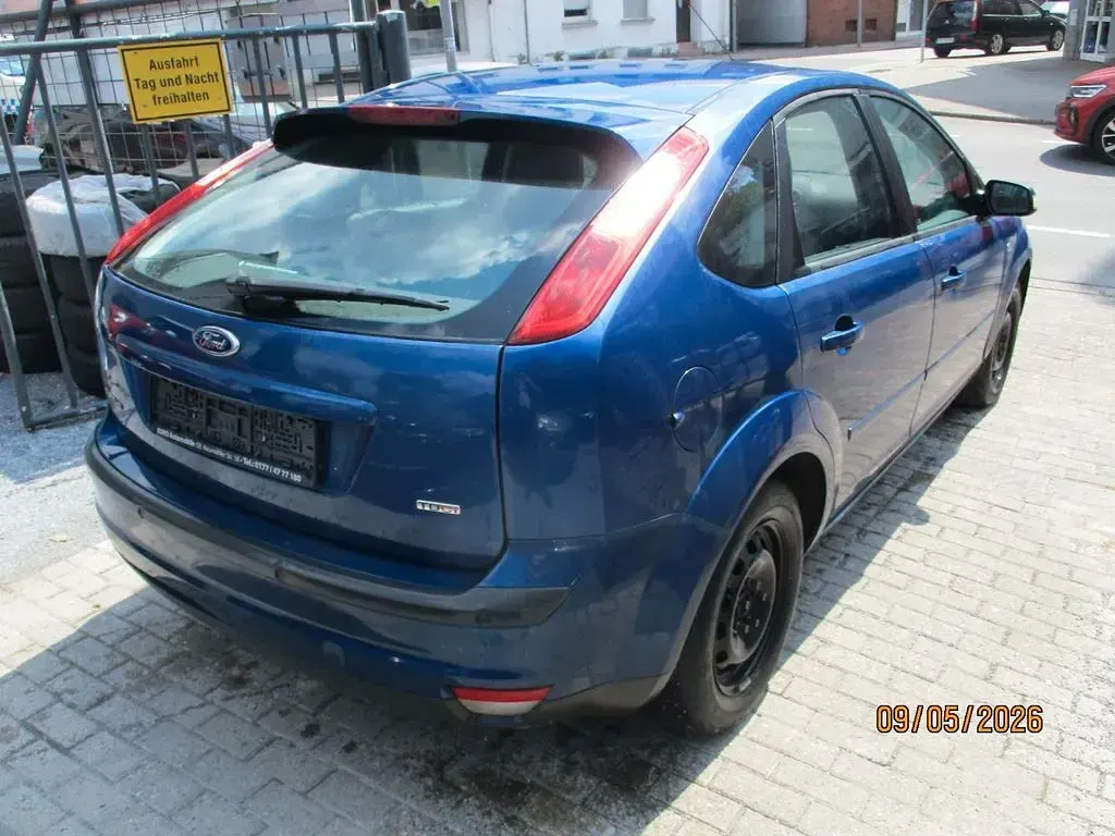 Gebraucht Ford Focus Titanium 109 PS (80 kW) 2006 Blau Limousine