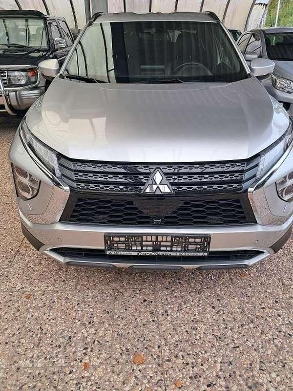 Gebraucht Mitsubishi Eclipse Cross Plus 188 PS (138 kW) 2022 Sterlingsilber SUV