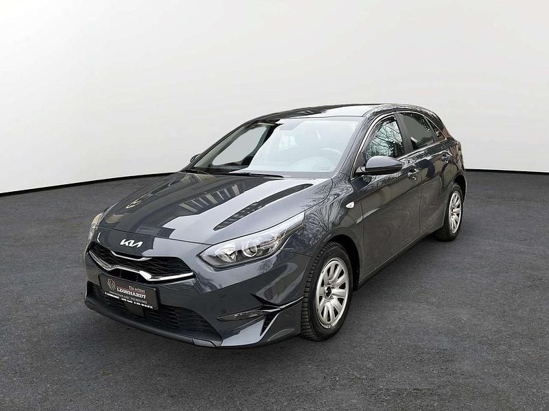 Gebraucht Kia Ceed 122 PS (89 kW) 2022 Pentametallic Kleinwagen