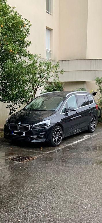 Schwarz Gebraucht 2023 BMW 220 Gran Tourer Luxury Line Van / Kleinbus | 29.980 € (Fairer Preis) - Bild 1/4