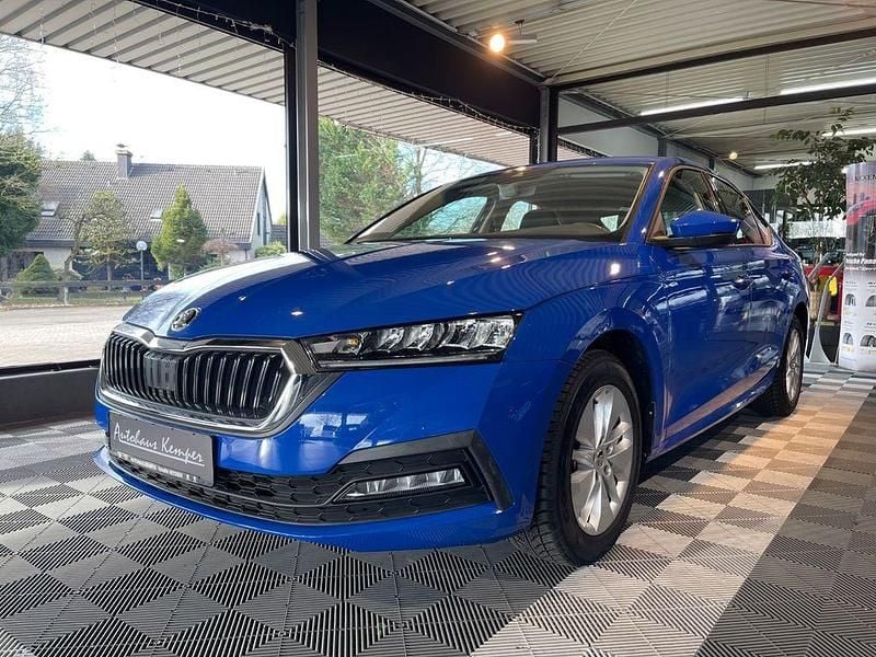 Blau Gebraucht 2024 Skoda Octavia Limousine | 19.990 € (Superpreis) - Bild 1/4