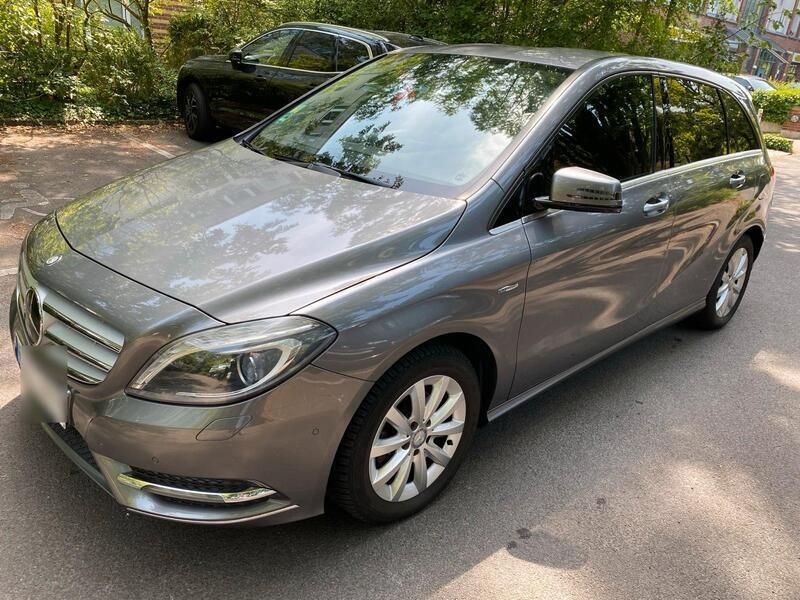 Grau Gebraucht 2012 Mercedes B180 Van / Kleinbus | 8.500 € (Guter Preis) - Bild 1/4