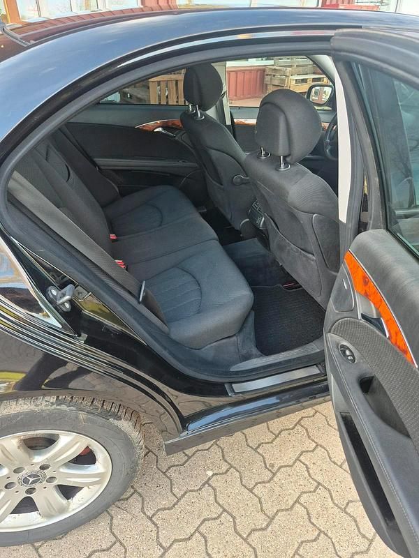 Gebraucht Mercedes E220 Elegance 170 PS (125 kW) 2007 Schwarz Limousine