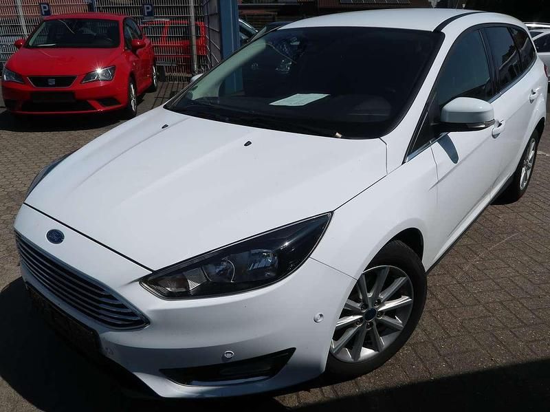 Gebraucht Ford Focus Titanium 125 PS (91 kW) 2017 Frostweiß Kombi