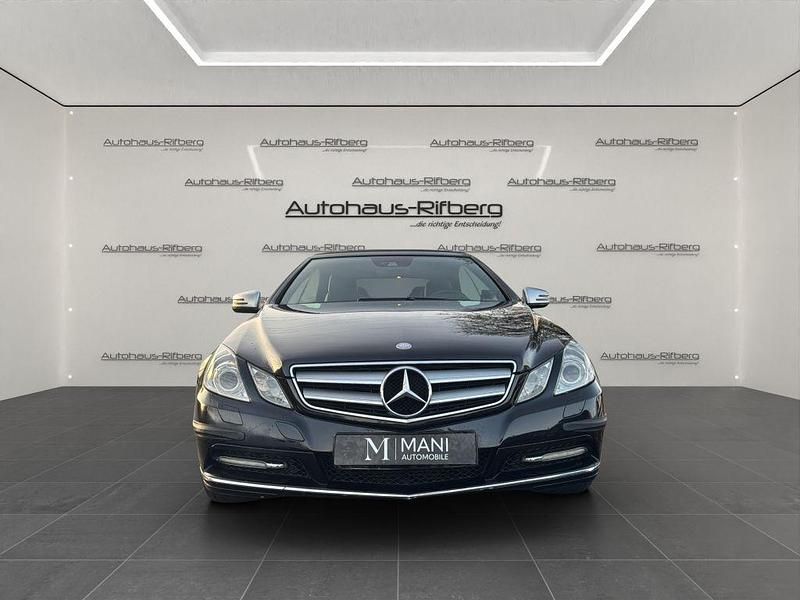 Gebraucht Mercedes E250 Avantgarde 204 PS (150 kW) 2011 Schwarz Cabrio