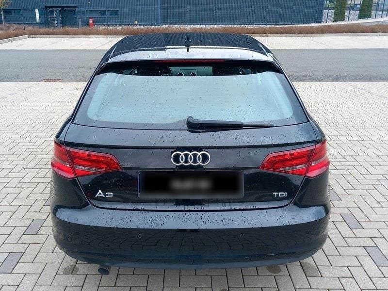 Gebraucht Audi A3 Attraction 105 PS (77 kW) 2013 Schwarz Limousine