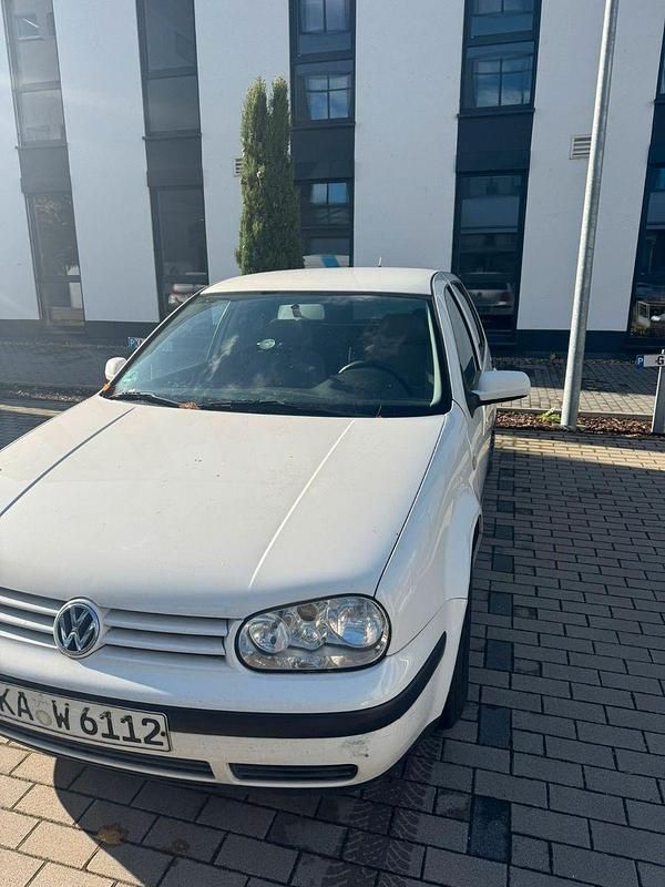 Weiß Gebraucht 1999 VW Golf IV Basis Limousine | 500 € (Superpreis) - Bild 1/4