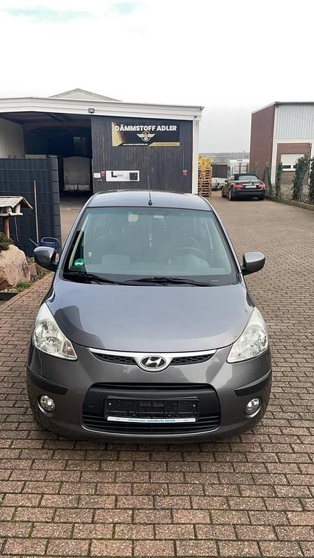 Grau Gebraucht 2008 Hyundai i10 Kleinwagen | 2.000 € - Bild 1/4