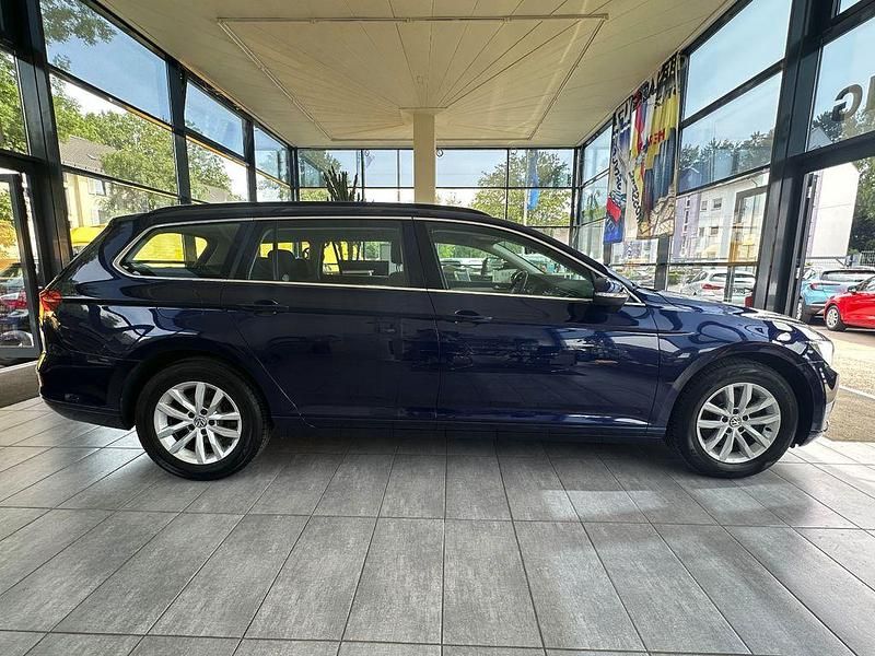 Atlantic blue Gebraucht 2019 VW Passat Kombi | 18.990 € (Fairer Preis) - Bild 1/4