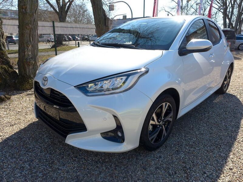 Weiß Neu 2025 Toyota Yaris Hybrid Limousine | 23.980 € (Guter Preis) - Bild 1/4