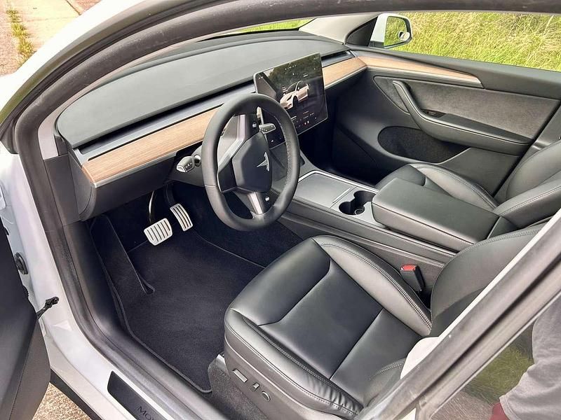 Weiß Gebraucht 2022 Tesla Model Y Performance SUV | 39.990 € (Fairer Preis) - Bild 1/4
