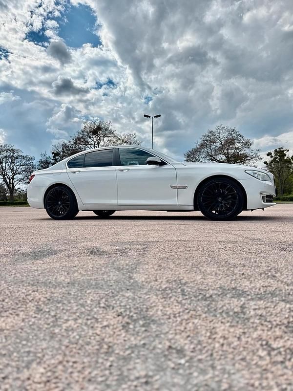 Second-hand BMW 730 245 CP (180 kW) 2012 Alb Berlinǎ