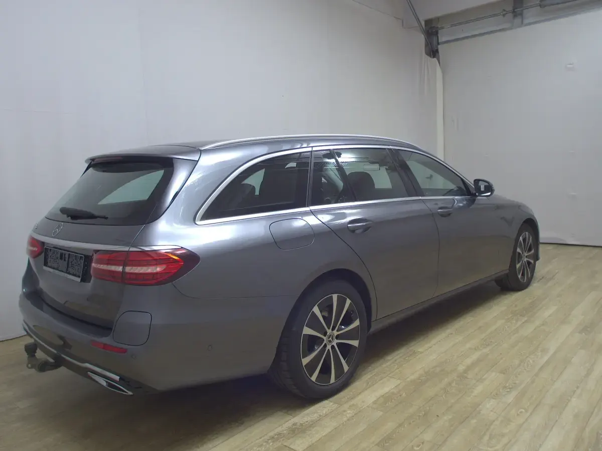 Gebraucht Mercedes E300 Avantgarde 306 PS (225 kW) 2022 Grau Kombi
