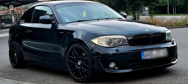 Schwarz Gebraucht 2011 BMW 118 Coupé Coupé | 3.750 € (Fairer Preis) - Bild 1/4