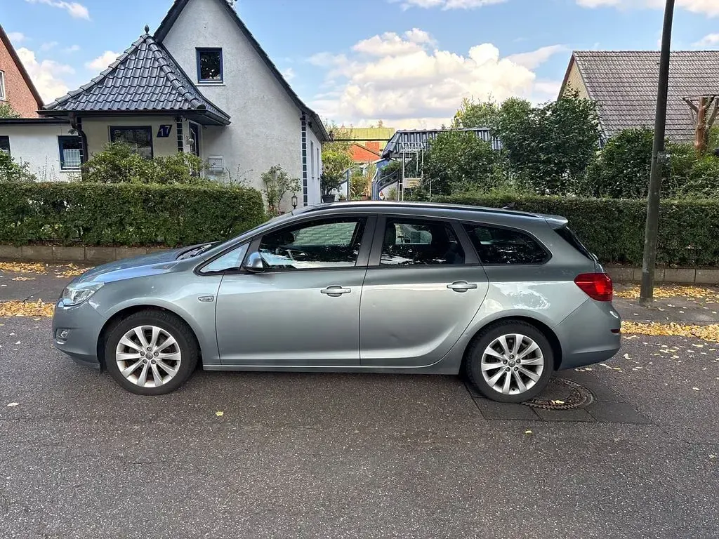 Gebraucht Opel Astra 140 PS (102 kW) 2012 Grau Kombi