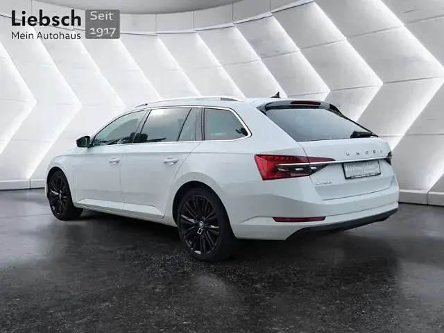 Gebraucht Skoda Superb Style 150 PS (110 kW) 2023 Weiß Kombi