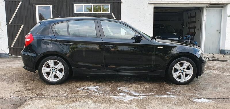 Gebraucht BMW 116 122 PS (89 kW) 2007 Schwarz Kleinwagen