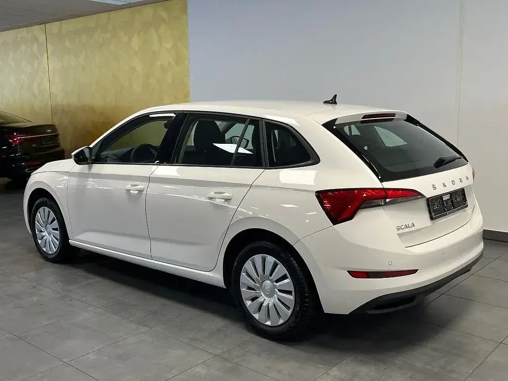 Używany Skoda Scala Cool Plus 95 KM (69 kW) 2023 Biały Hatchback