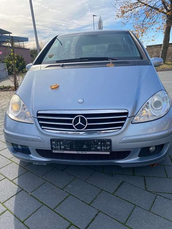 Silber Gebraucht 2007 Mercedes A180 Classic Limousine | 800 € - Bild 1/4