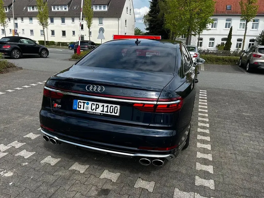 Gebraucht Audi S8 571 PS (419 kW) 2023 Blau Limousine