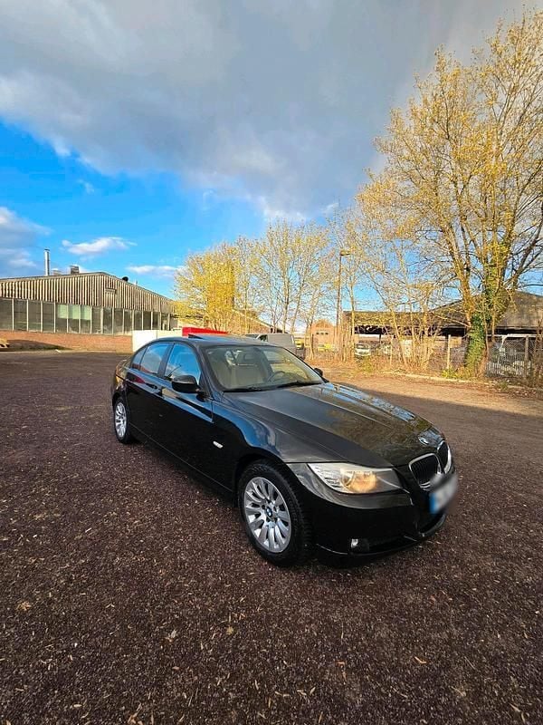 Gebraucht BMW 120 122 PS (89 kW) 2010 Schwarz Kleinwagen