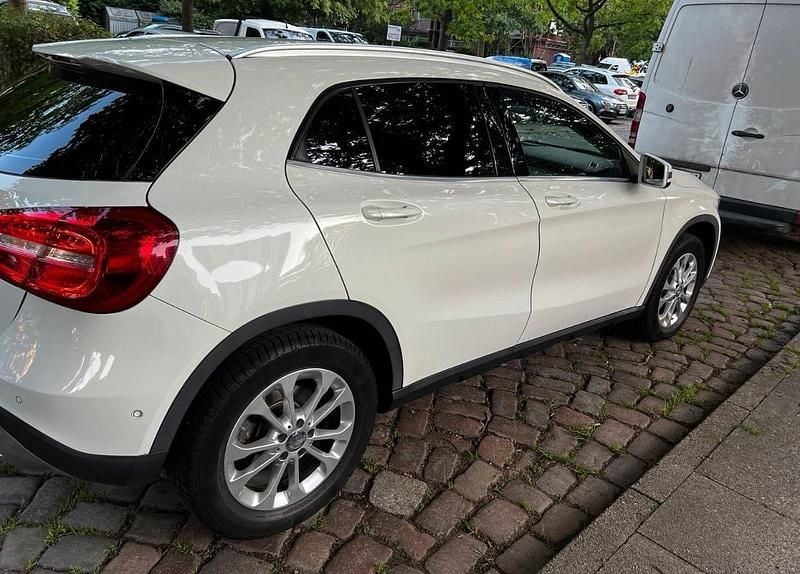 Gebraucht Mercedes GLA220 177 PS (130 kW) 2016 Weiß SUV