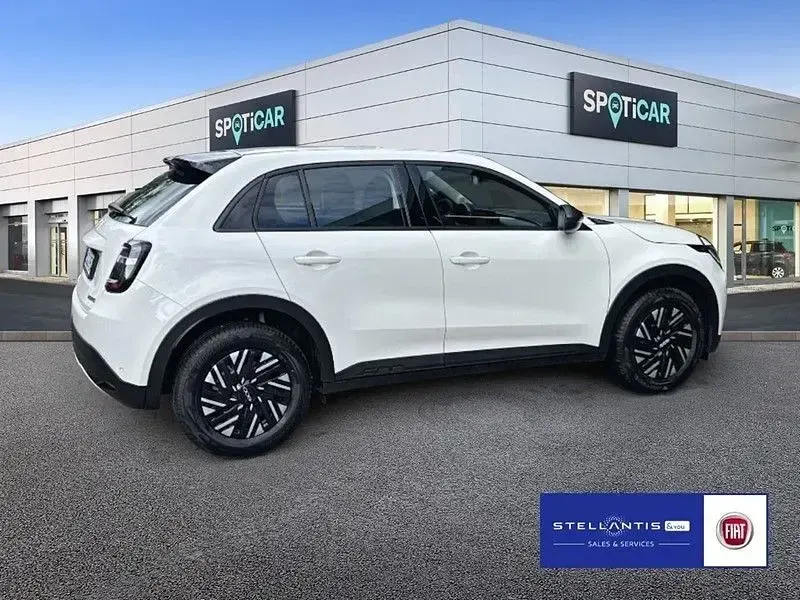 Neu Fiat 600 101 PS (74 kW) 2026 Weiß SUV