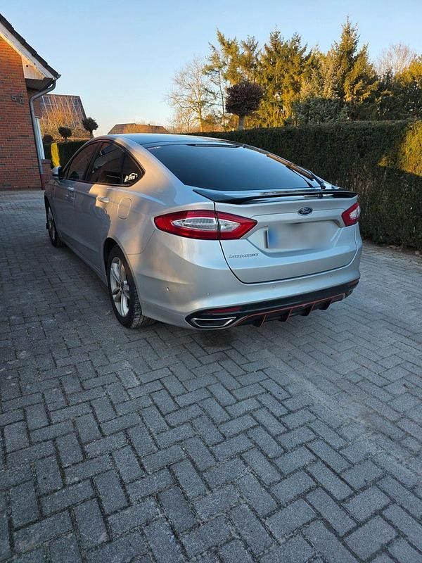 Gebraucht Ford Mondeo 179 PS (131 kW) 2014 Silber Limousine