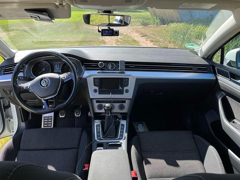 Gebraucht VW Passat Comfortline 150 PS (110 kW) 2015 Weiß Limousine