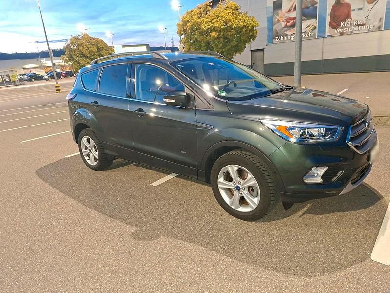 Second-hand Ford Kuga Titanium 182 CP (133 kW) 2017 Verde SUV