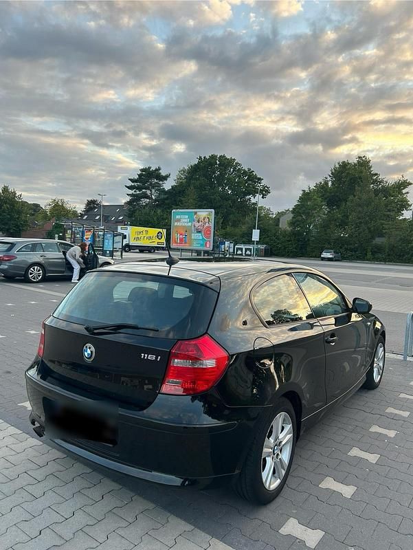 Schwarz Gebraucht 2010 BMW 116 Kleinwagen | 3.000 € (Fairer Preis) - Bild 1/4