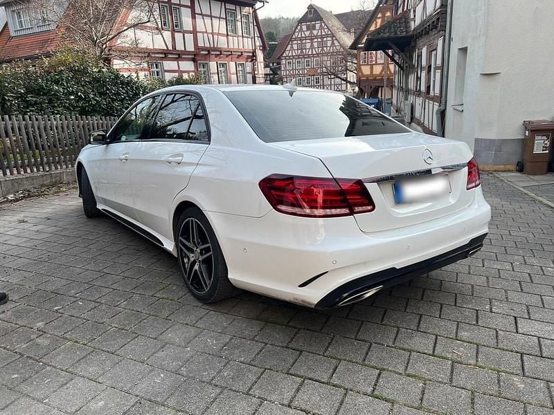 Gebraucht Mercedes E250 Night 204 PS (150 kW) 2015 Weiß Limousine