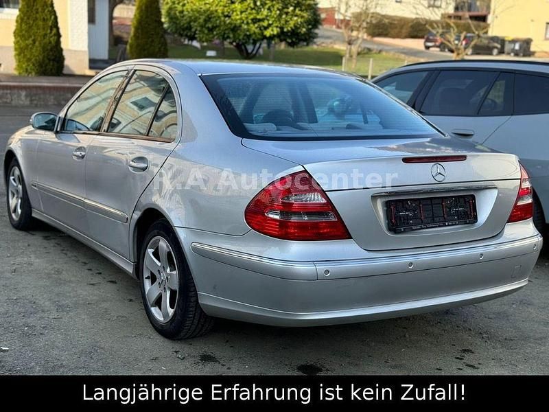 Gebraucht Mercedes E200 163 PS (119 kW) 2005 Silber Limousine