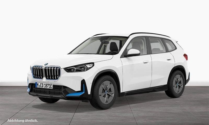 Alpinweiß uni Gebraucht 2023 BMW iX1 Performance SUV | 39.990 € (Fairer Preis) - Bild 1/3