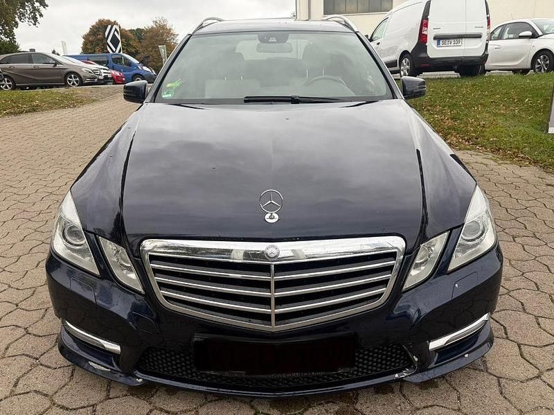 Gebraucht Mercedes E350 Avantgarde 265 PS (194 kW) 2012 Blau Limousine