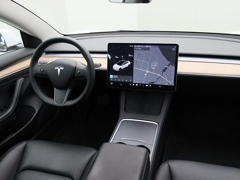 Gebraucht Tesla Model 3 Standard Range 225 kW (306 PS) 2021 Weiß Limousine